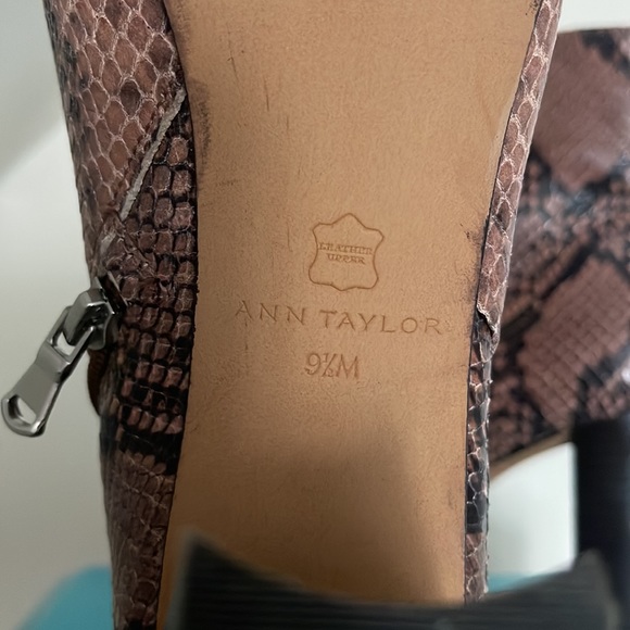 Ann Taylor genuine leather ankle boots in Women’s 9 1/2. - Picture 2 of 4